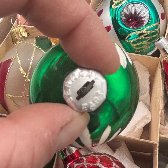 Vintage Glass Christmas Ornaments Set of 12 in Original Box Red Green - Picture 10 of 10